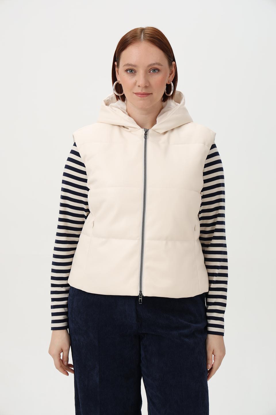 Жилет Tuzzi стеганый с капюшоном бежевый