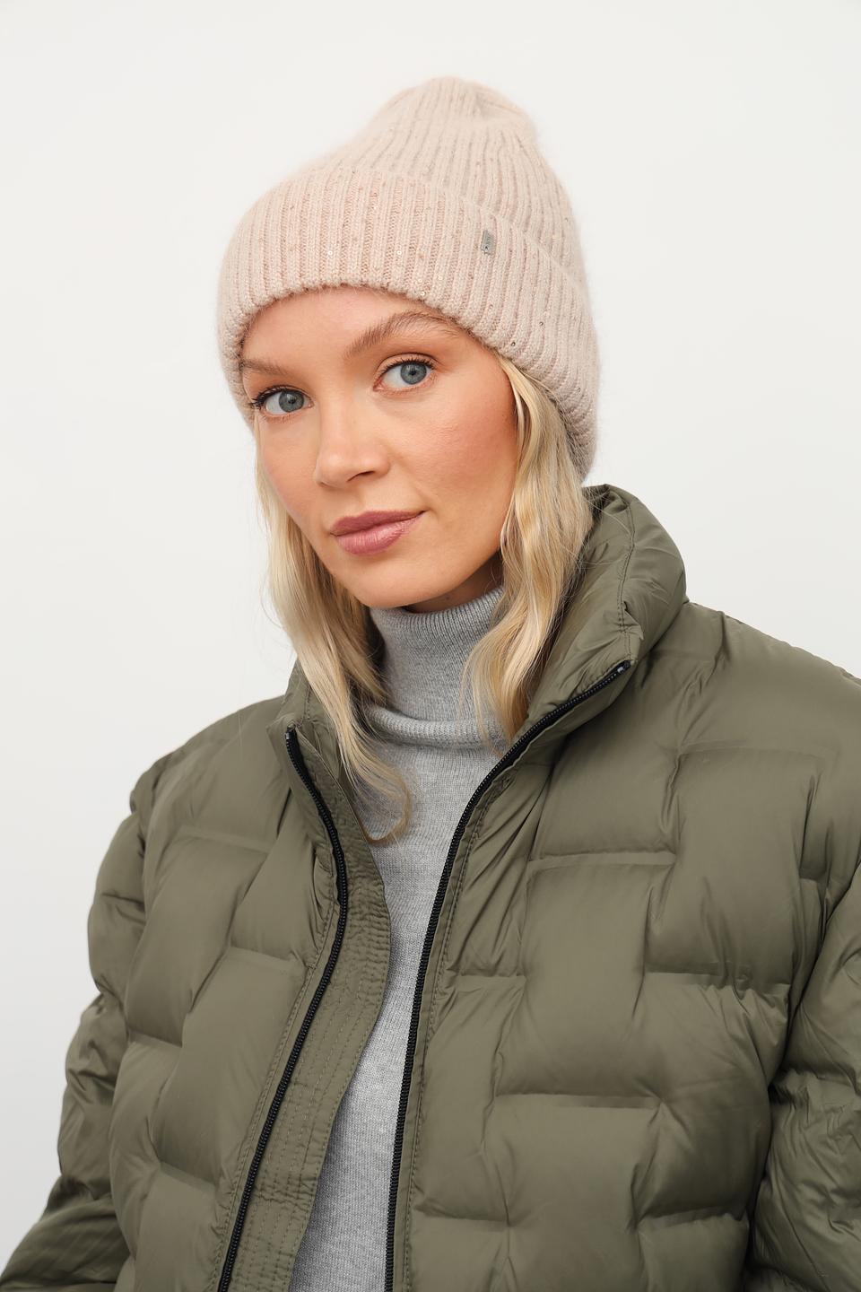 Шапка Julia Florenzi с пайетками бежевая