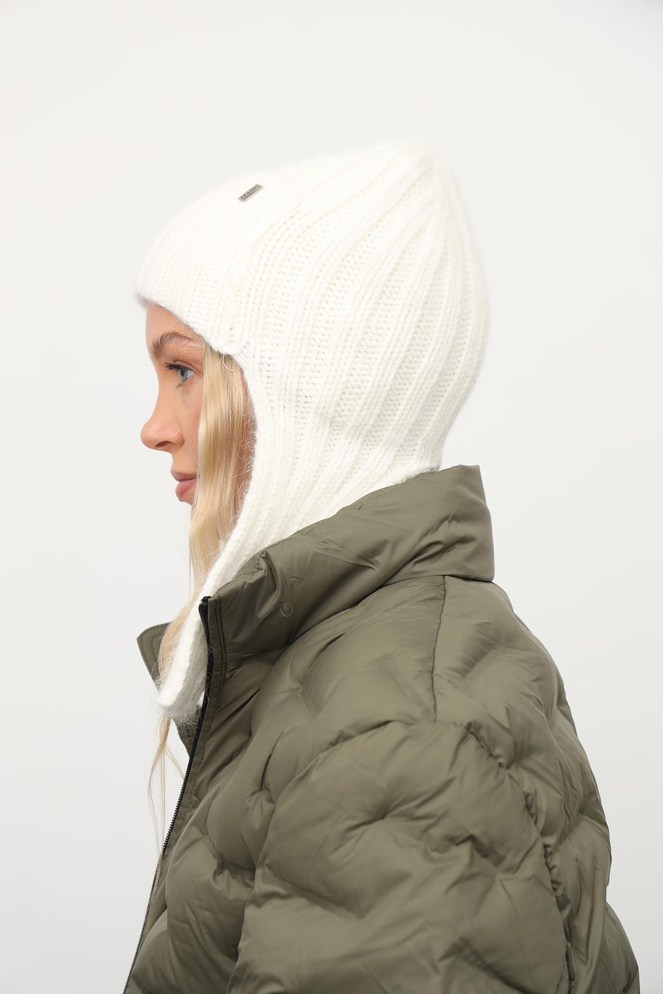 Шапка Julia Florenzi с косами