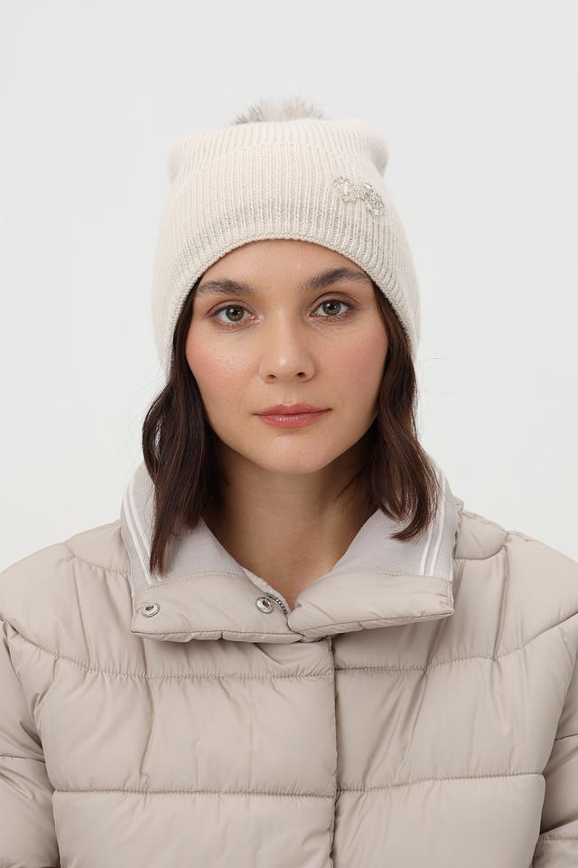 Шапка Marc Cain с помпоном бежевая