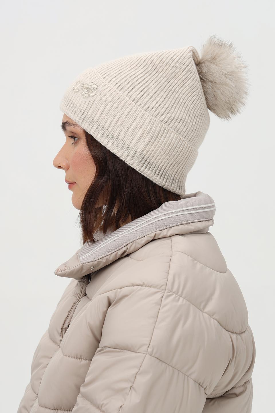 Шапка Marc Cain с помпоном бежевая