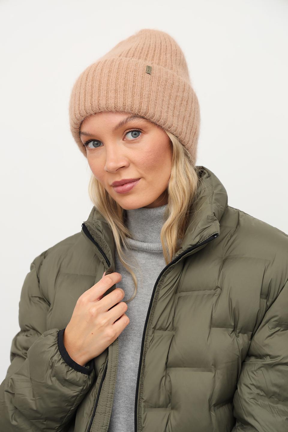 Шапка Julia Florenzi вязаная бежевая