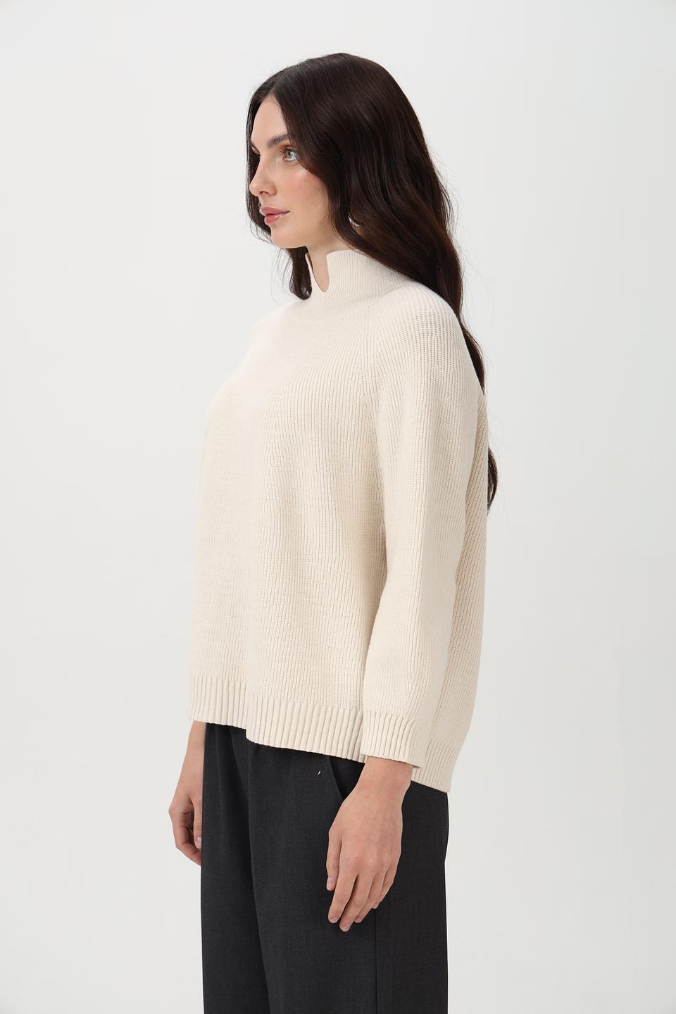 Пуловер Oui бежевый с вырезом