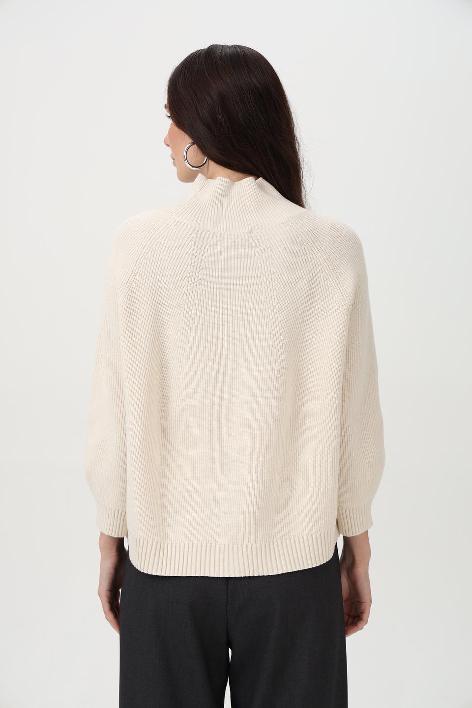 Пуловер Oui бежевый с вырезом