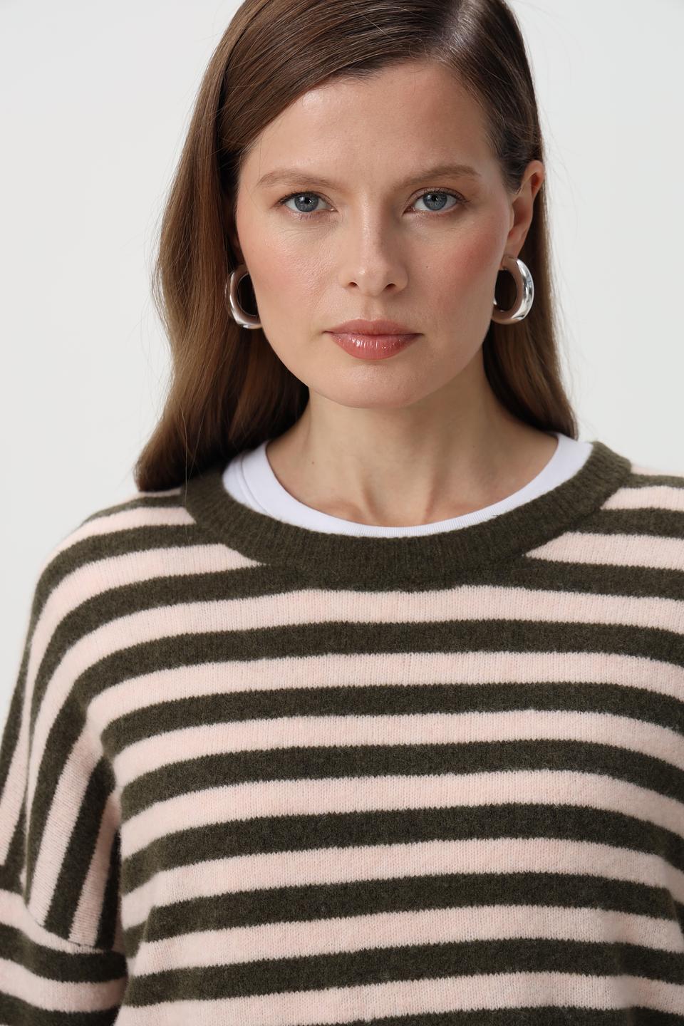 Пуловер Oui в полоску