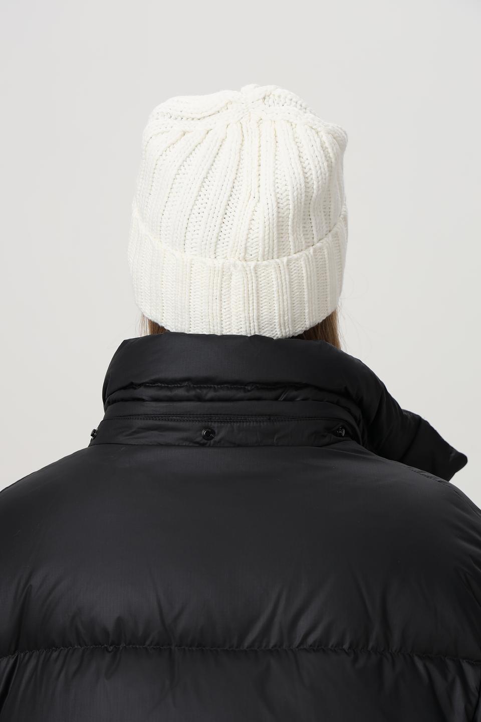 Шапка Oui вязаная белая