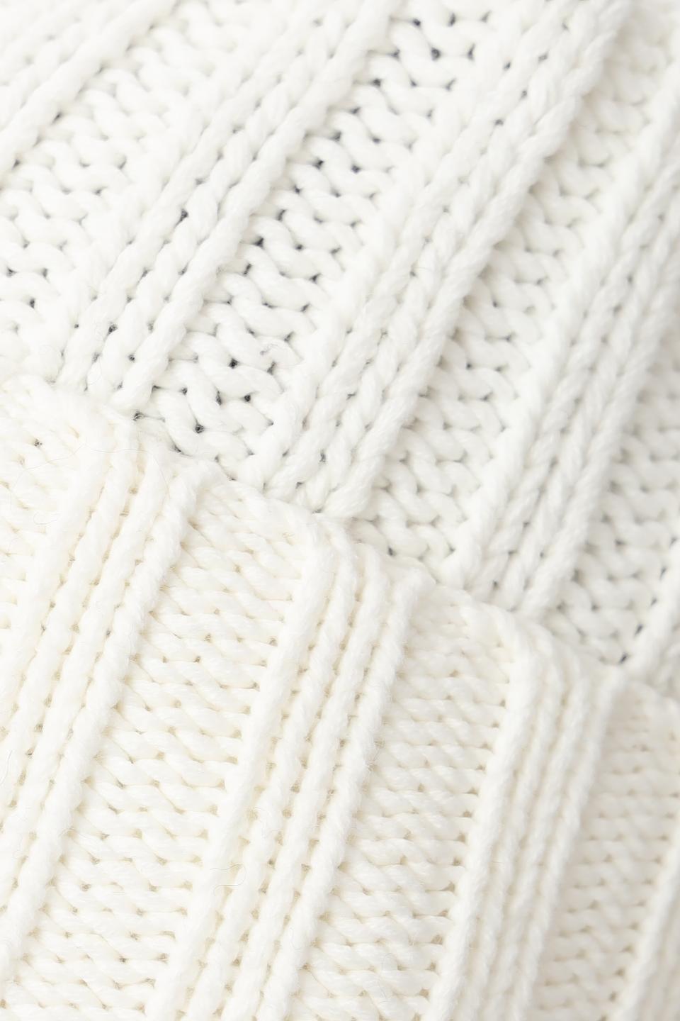 Шапка Oui вязаная белая