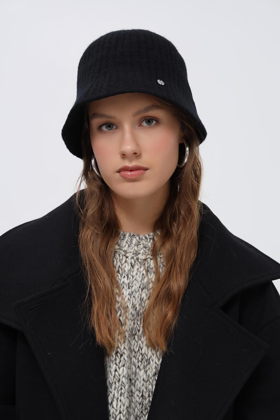 Шапка Marc Cain вязаная черная