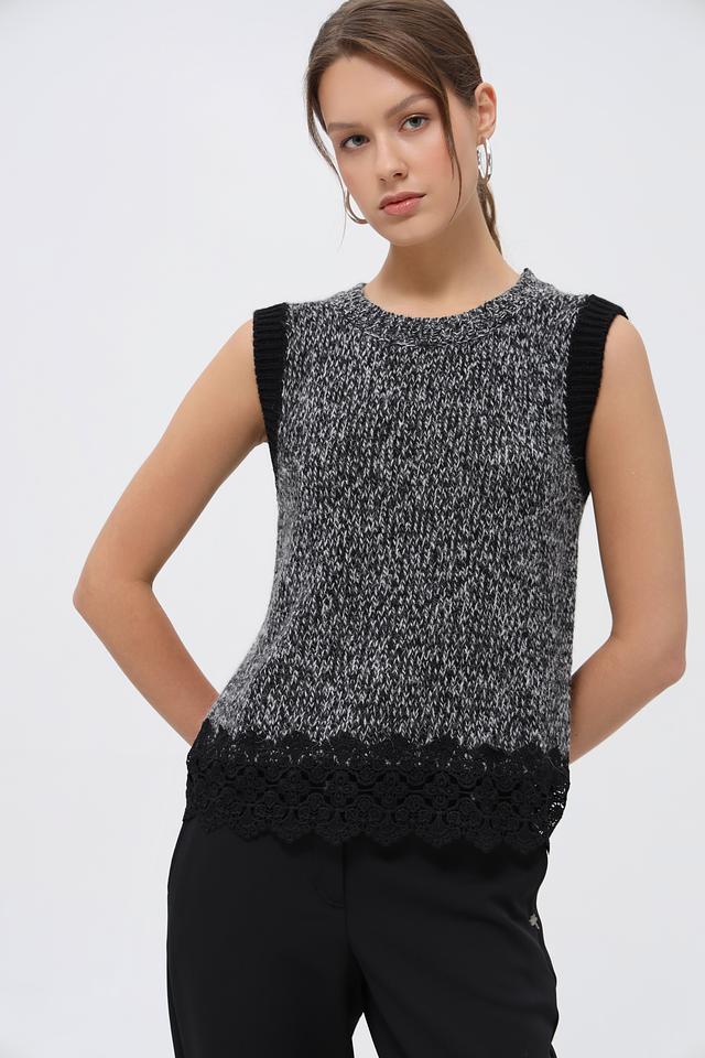 Жилет Oui с кружевом черный