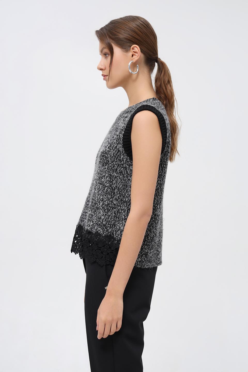 Жилет Oui с кружевом черный