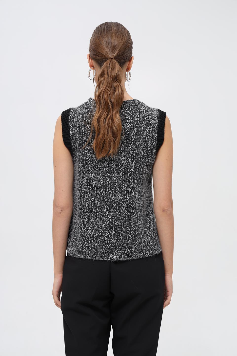 Жилет Oui с кружевом черный