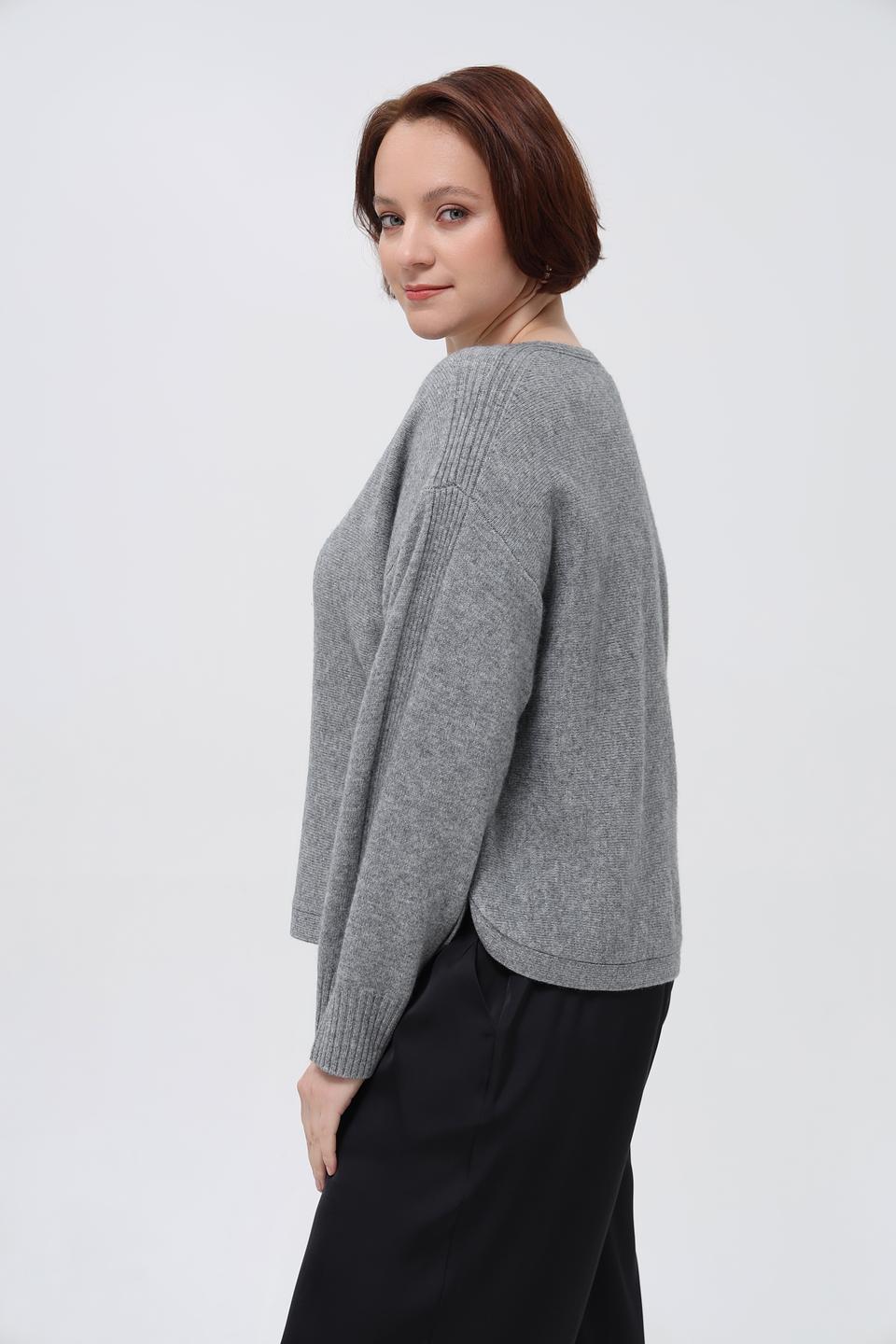 Пуловер Lecomte с пуговицами серый