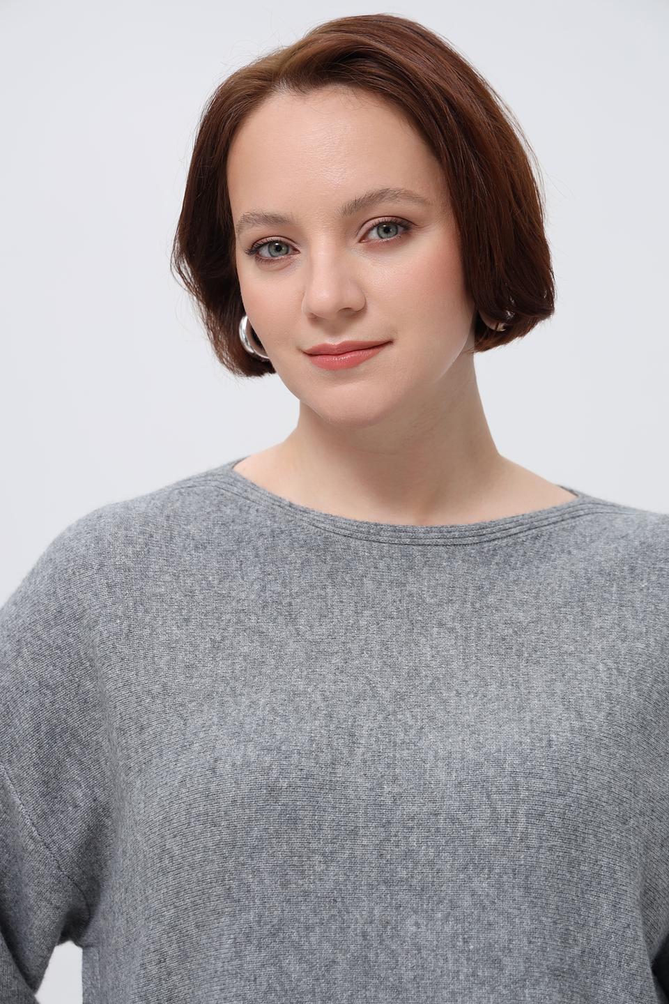 Пуловер Lecomte с пуговицами серый