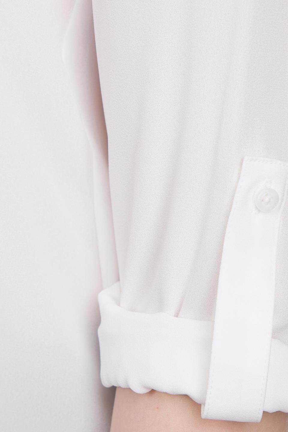 Блуза s.Oliver PREMIUM белая с вырезом