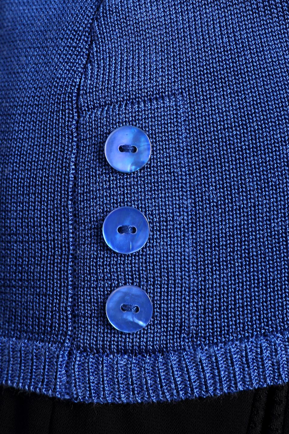 Пуловер Pezzo с V-образным вырезом синий