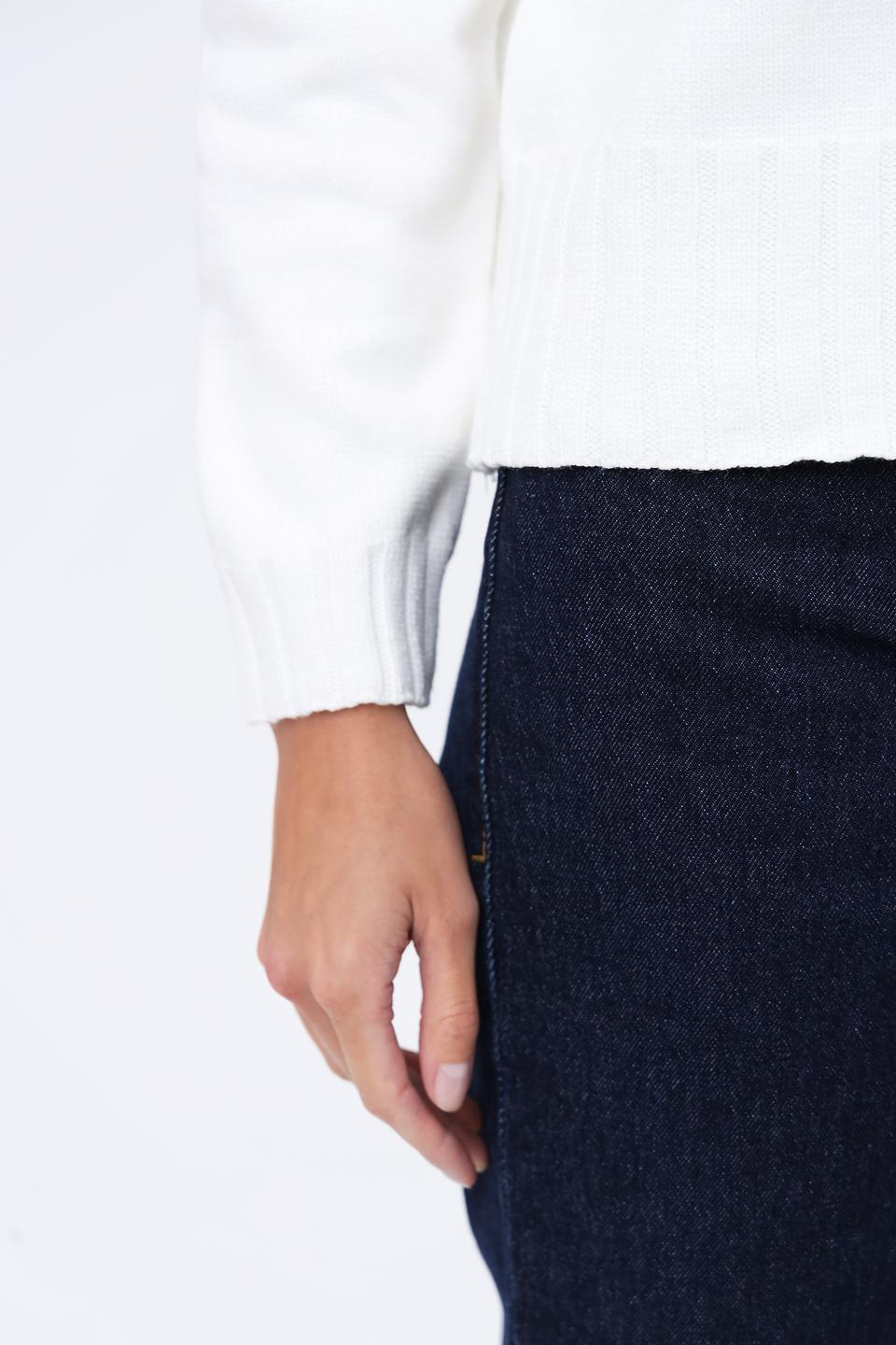 Пуловер More and More с декором белый