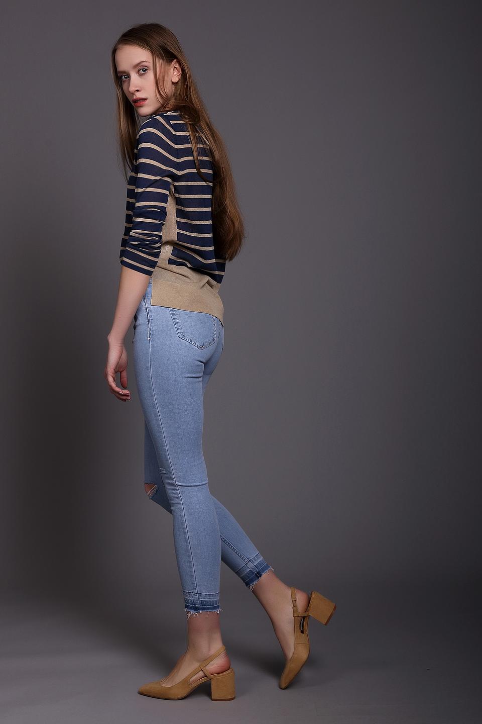 Джинсы с потертостями GOOCEC голубые